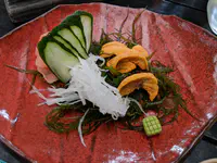Peruvian uni on fresh seaweed.