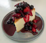 Cheesecake and fresh fruit